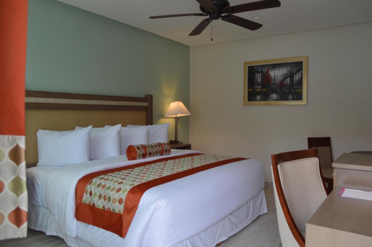 Hotel Villa Magna Poza Rica 外观 照片